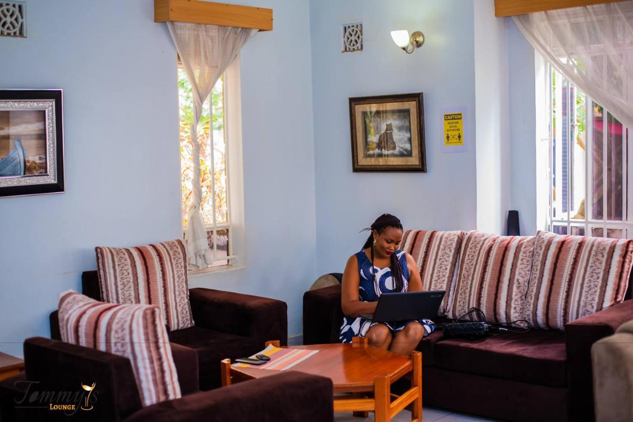 Hotel Tommy'S Airport Lounge à Syokimau Extérieur photo